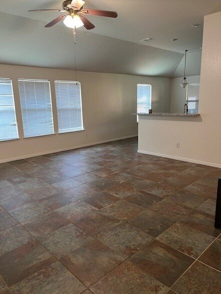 Foto del edificio - 8112 Autumn Creek Trail