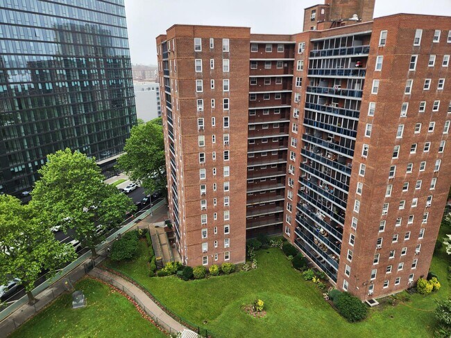 Foto del edificio - 98-20 62nd Dr