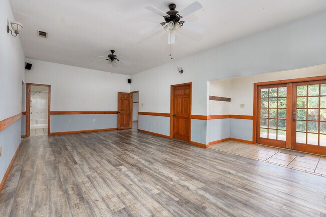 Building Photo - 602 Dogwood Rd