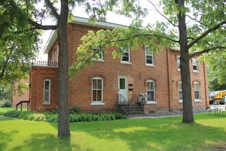 Building Photo - 402 6th St SW