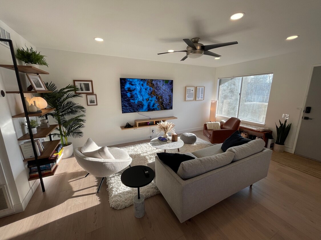 Primary Photo - 2286 Warfield Way