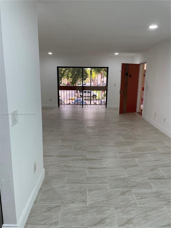 Foto del edificio - 8550 SW 149th Ave