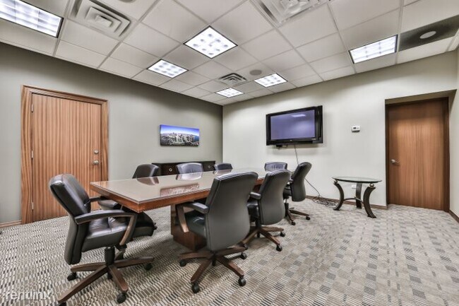 Building Photo - 11 E Chestnut St