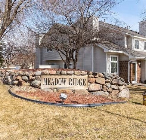 Building Photo - 1323 SE Delaware Ave