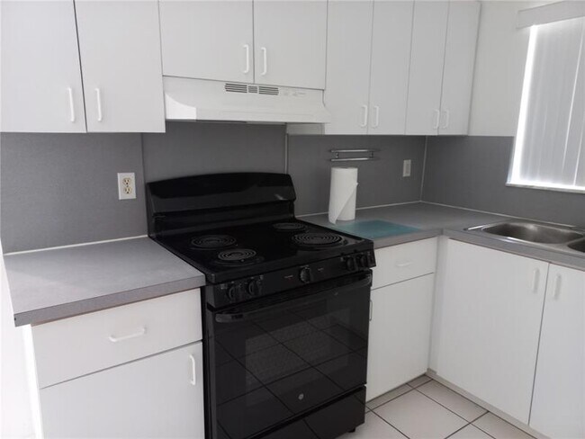 Building Photo - 1814 SW 97th Ter