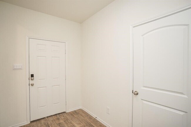 Foto del edificio - 5210 Becker Hills Ln