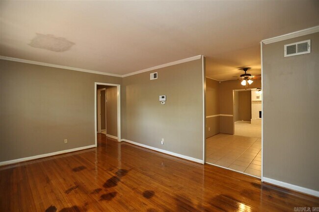 Foto del edificio - 312 Wedgewood Rd