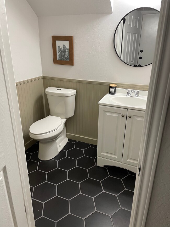 Building Photo - 8102 Tuscarora Trl