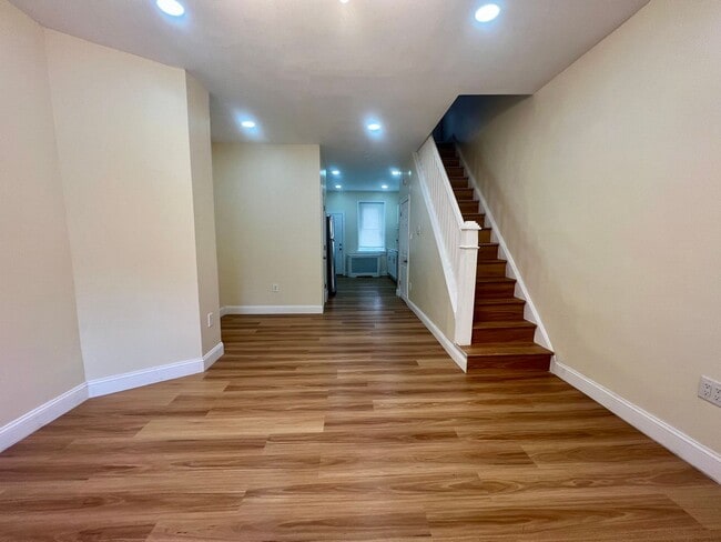 Foto del edificio - Newly Renovated 3-Bed Townhome in West Passyunk! Available NOW!