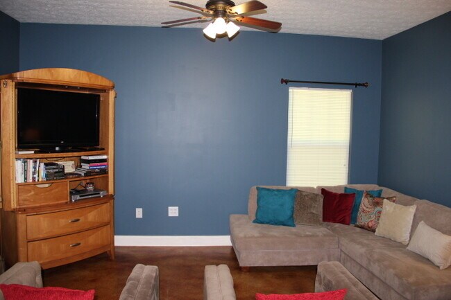 Building Photo - Home for Rent in Wetumpka