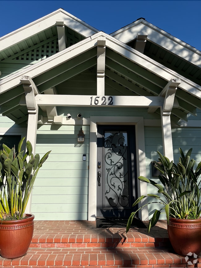 Street View - 1622 N Sierra Bonita Ave