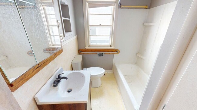 Building Photo - 409 W Bertha St
