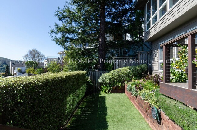 Building Photo - 3 br, 2.5 bath House - 1239 Waterview Dr.