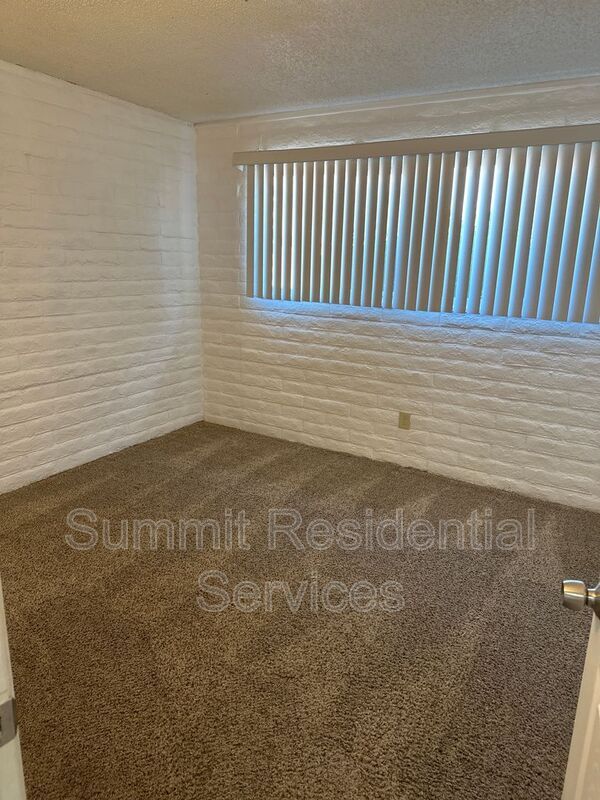 Foto del edificio - 4553 E Bellevue St