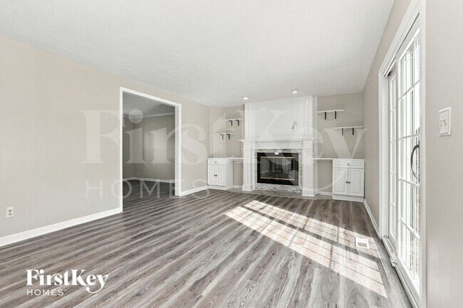 Foto del edificio - 8147 Autumn Ln