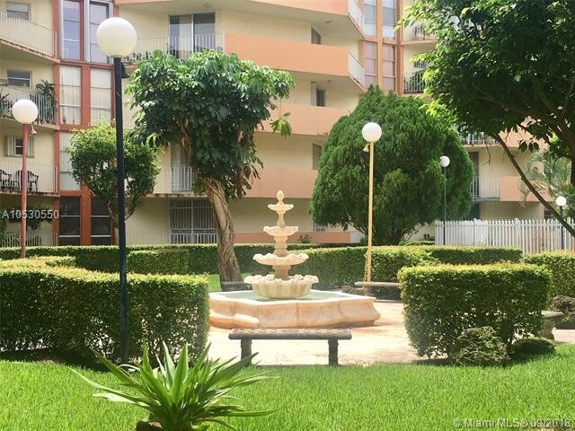 Foto del edificio - 1750 W 46th St