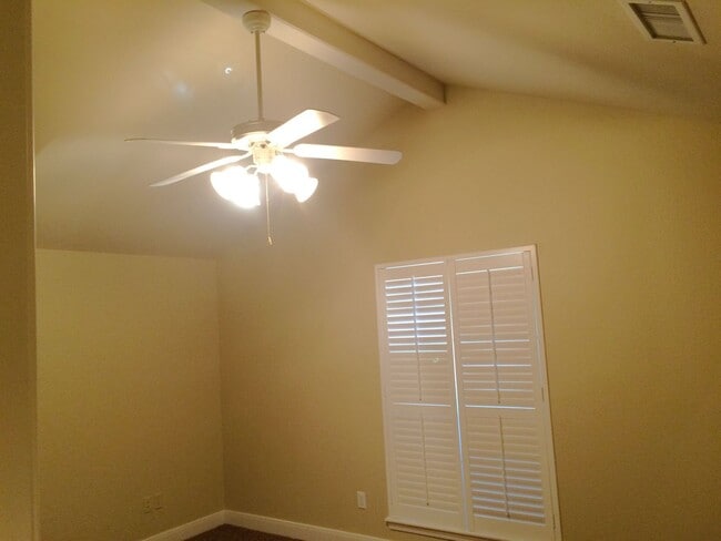 Building Photo - 13 Windtree Park