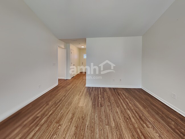 Building Photo - 609 Crooked Creek