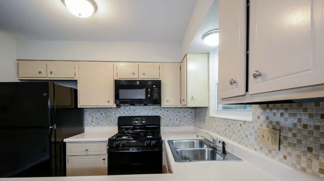 Building Photo - 801 Boleyn Pl