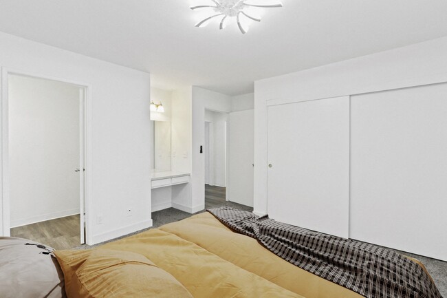 Building Photo - Artesia Court
