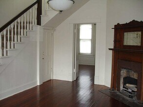 Building Photo - 315 W 21st St