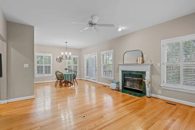 Building Photo - Location meets effortless living in this beautiful END UNIT townhome