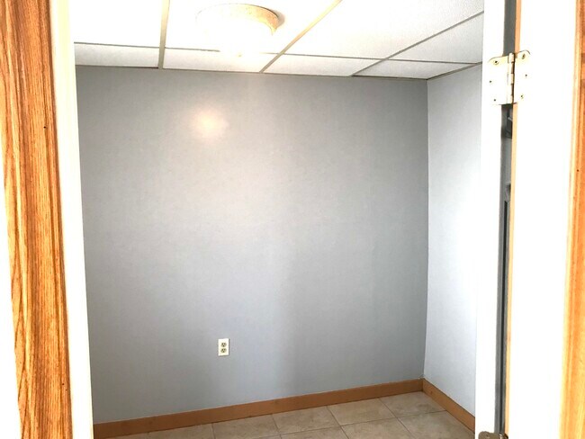 Building Photo - 116 W Maple St
