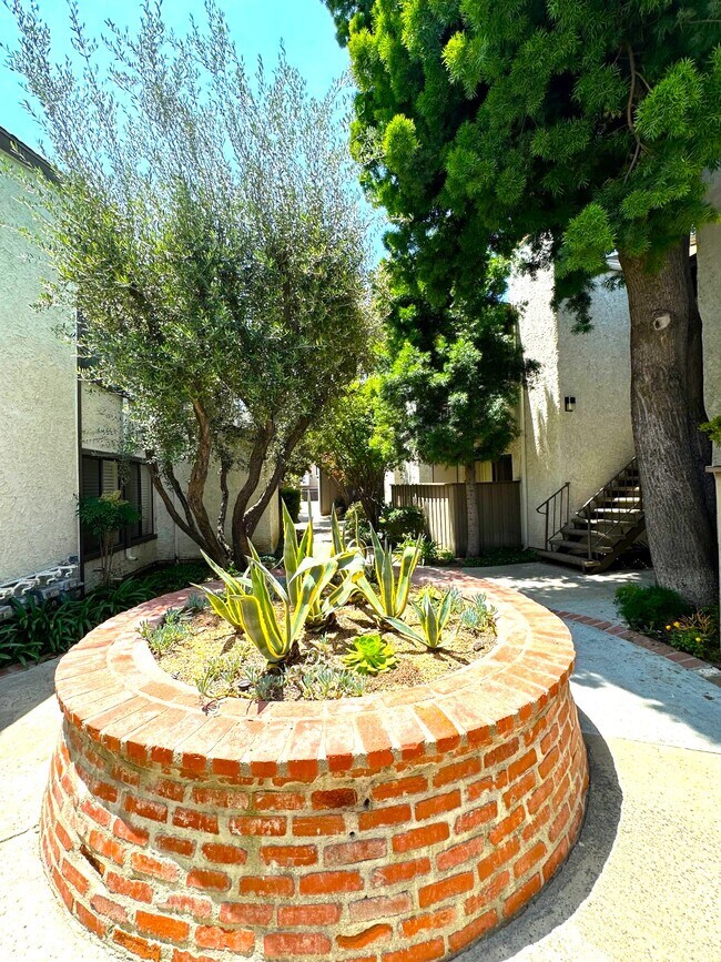 Grounds - 15511 Sherman Way