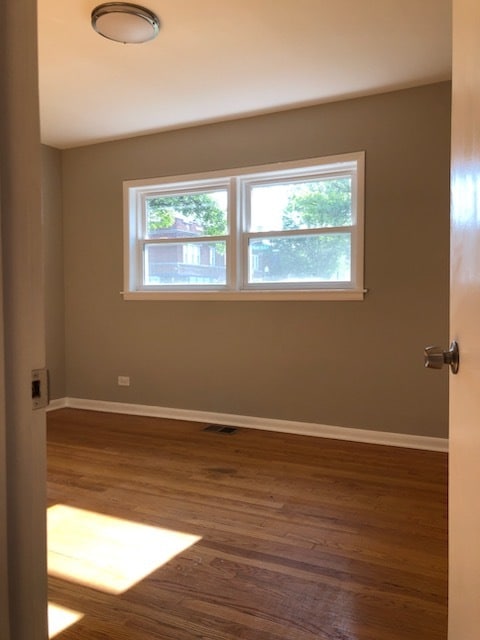 Building Photo - 5849 S Francisco Ave