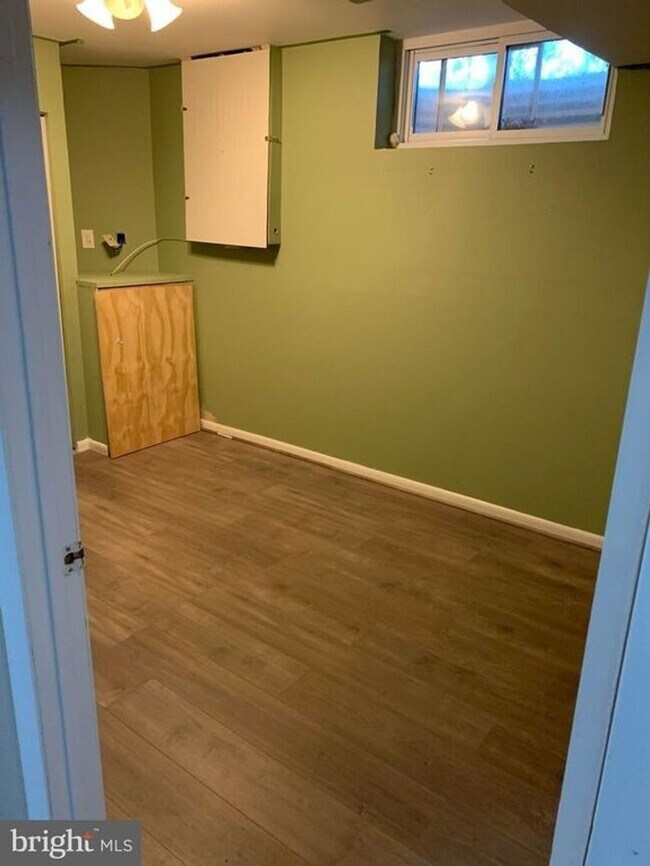 Building Photo - Charming 2 Bedroom/1.5 Bathroom Home in Ra...