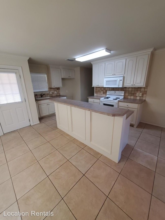 Building Photo - 3 br, 2 bath House - 7420 Ivory Avenue