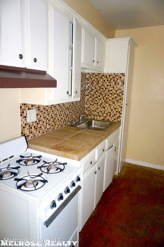 Building Photo - 407 N Baumann Ave