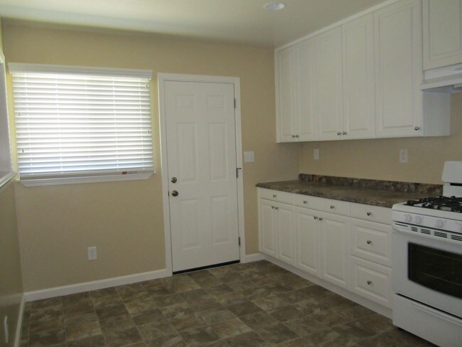 Building Photo - 3 br, 1 bath House - 3461 SUNNYSIDE DR