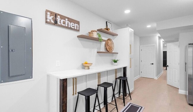 Photo - 1618 E Chase St House