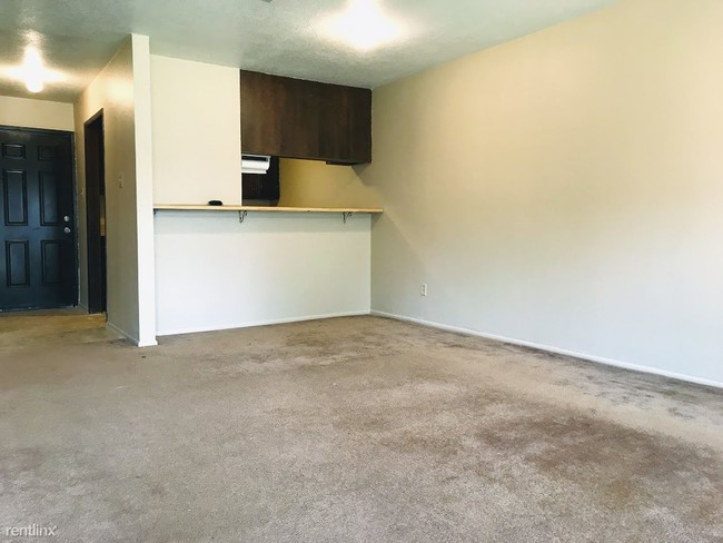 Building Photo - 2 br, 1 bath Duplex - 200 Bucknell Ct 202
