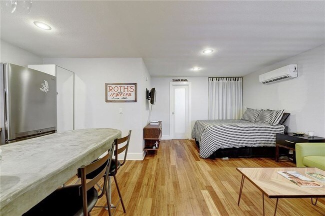 Foto del edificio - 1212 Castle Hill St