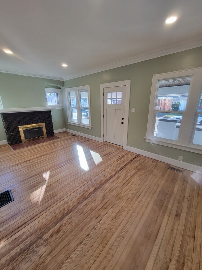 Foto del edificio - 644 S Englewood Ave