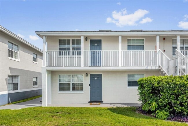 Building Photo - 2 Bed/1.5 Baths, 2nd Floor Condo at Palms of Mt. Dora AVAILABLE NOW!