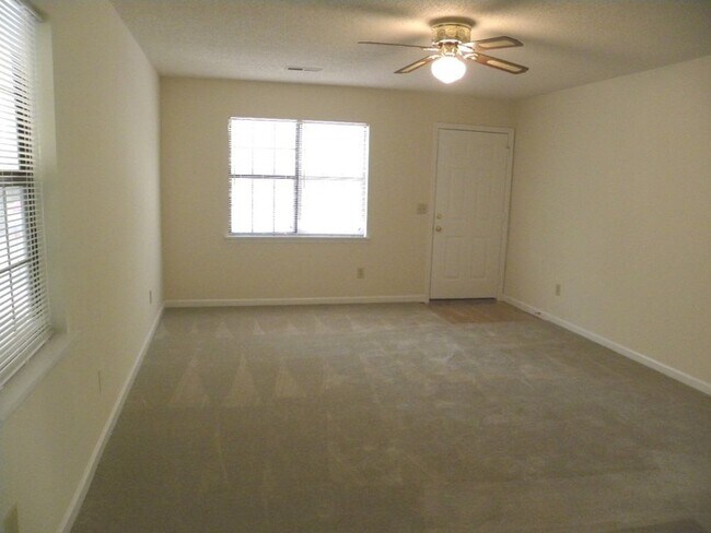 Building Photo - 2 miles from Wrightsville Beach! 2 Bedroom...