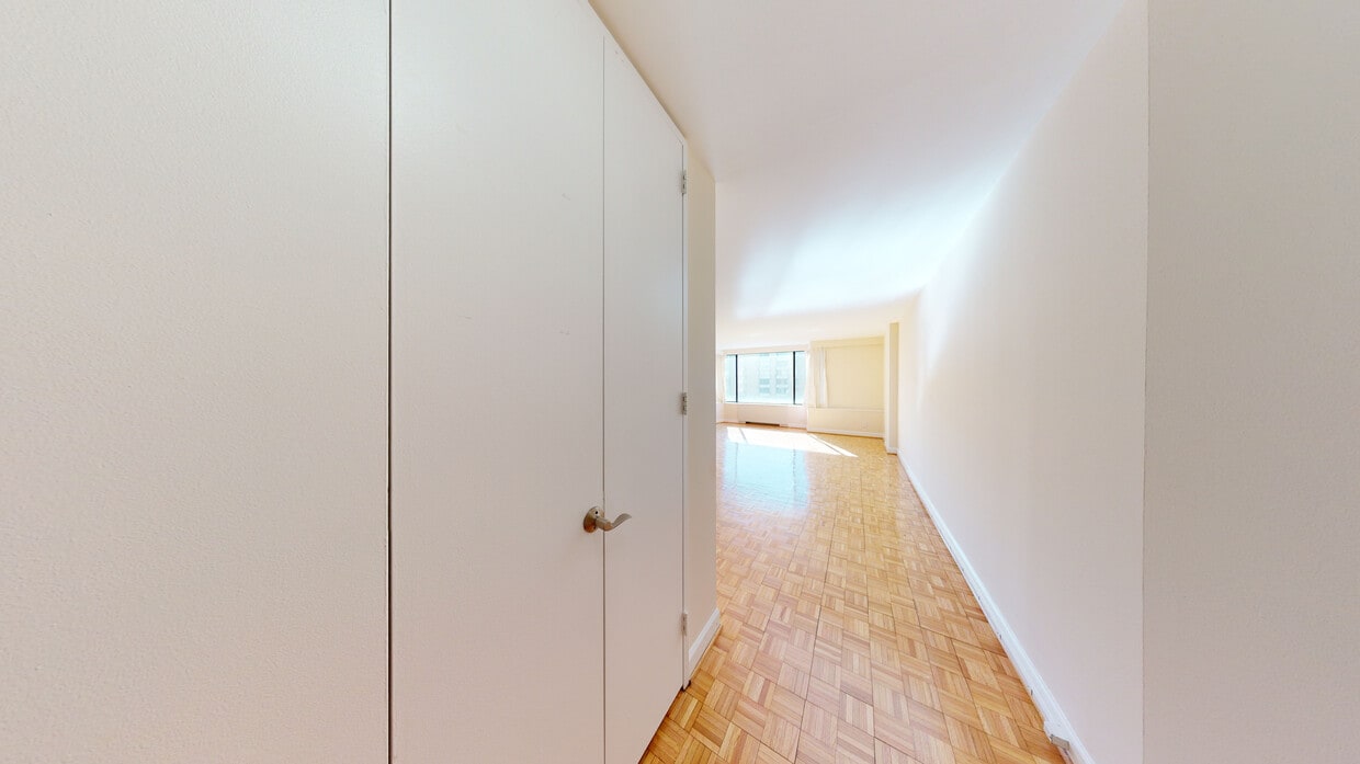 Photo - Columbia Plaza Apartments