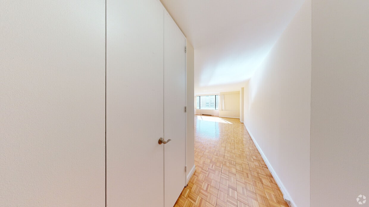 Photo - Columbia Plaza Apartments