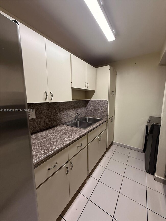 Foto del edificio - 5033 NW 7th St