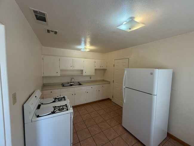 Building Photo - 1208 W Edwards St
