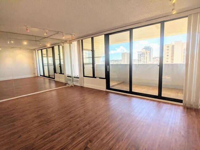 Building Photo - Sweeping Views from this partially furnished 1 Bed 1 Bath Condo w/ 1 Covered Parking