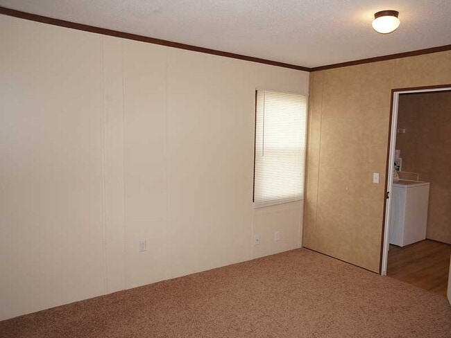 Building Photo - 107 Jax Dr
