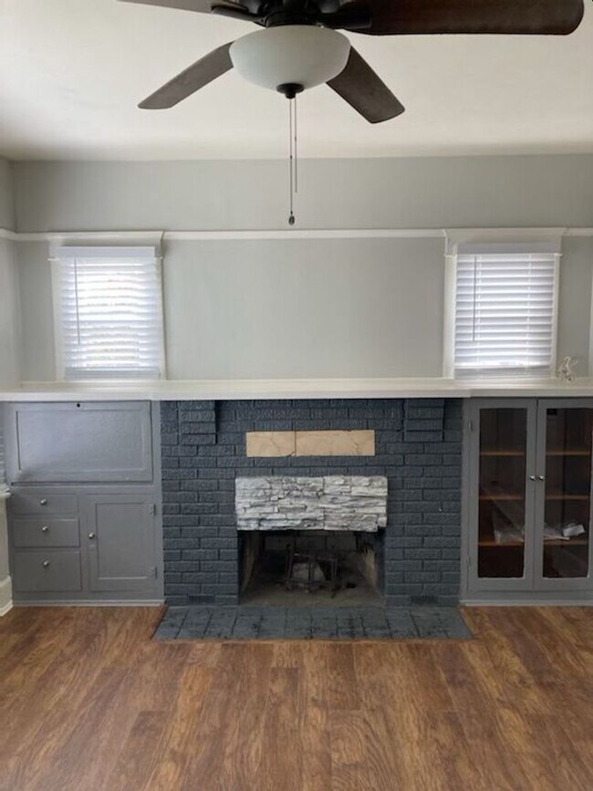 Foto del edificio - Old school Spanish style 2 bedroom cottage available downtown Oceanside walking distance to the b...