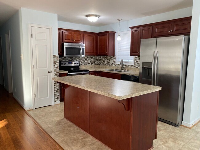 Building Photo - Lovely Two Story Home off of Glenside Driv...