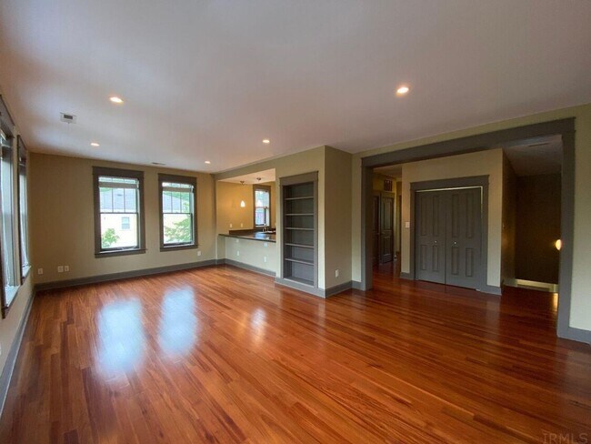 Building Photo - 509 E Hillside Dr