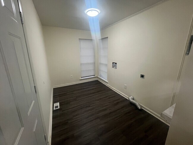 Foto del edificio - Charming 2 Bedroom Home in the Heart of Cabot – Comfortable & Convenient!