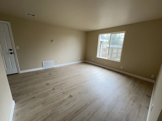 Building Photo - Newly remodeled 3-bedroom home in Fields L...